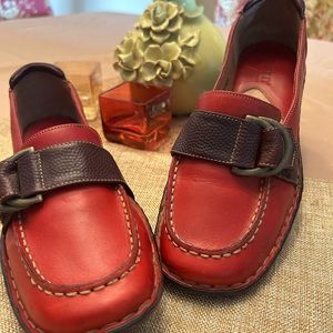 Born shoes women’s all leather slip on red w/ brown buckle size 8m